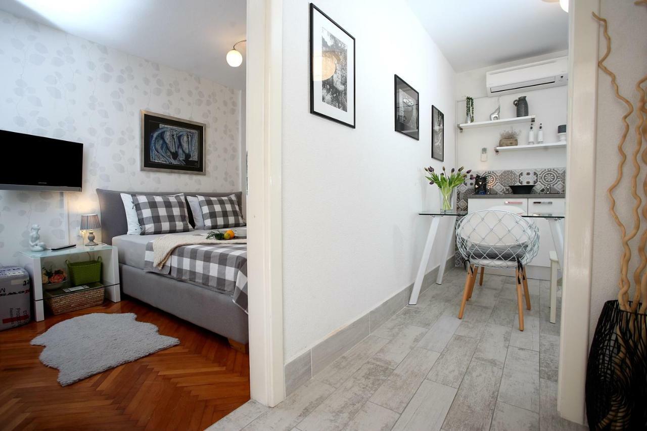 Charming Seaside Apartment Примоштен Екстер'єр фото