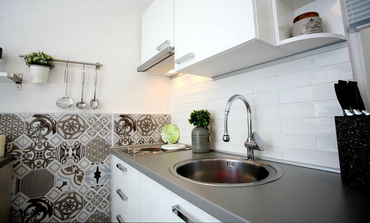 Charming Seaside Apartment Примоштен Екстер'єр фото